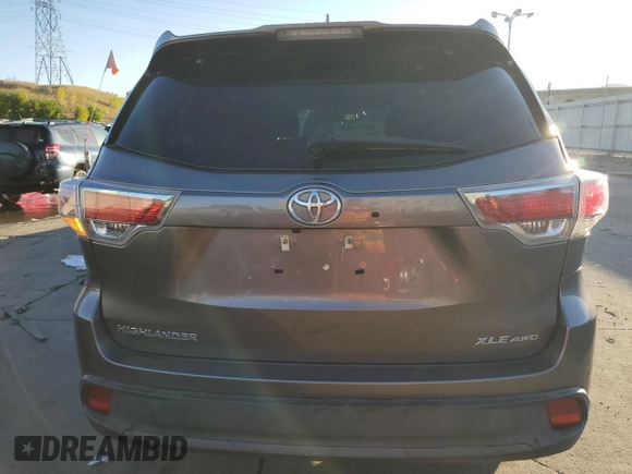 2016 Toyota Highlander XLE z VIN 5TDJKRFH0GS500635, wystawiony jako Copart lot #73833634 z przebiegiem 108 884 mil mil oraz Czysty tytuł • Clean title. Historia ofert i sprzedaży dostępna na DreamBid. Obrazek 6.