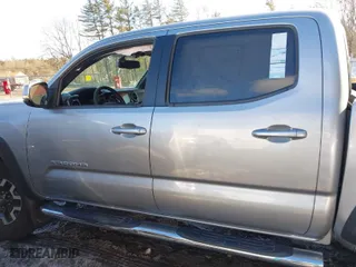 2017 Toyota Tacoma SR5 with VIN 3TMCZ5AN2HM102404, listed as a IAAI auction lot 41558886 with 41,248 mi miles. Bid and sale history available at carsss.com. Image 14.