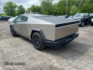 2024 Tesla Cybertruck z VIN 7G2CEHED1RA016631, wystawiony jako Copart lot #57473805 z przebiegiem 5607 mil mil oraz Tytuł czysty. Historia ofert i sprzedaży dostępna na DreamBid. Obrazek 2.