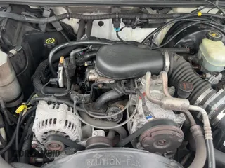 2000 Chevrolet Blazer LS z VIN 1GNCT18W9YK199205, wystawiony jako Copart lot #70046285 z przebiegiem 137 755 mil mil oraz Czysty tytuł • Clean title. Historia ofert i sprzedaży dostępna na DreamBid. Obrazek 11.