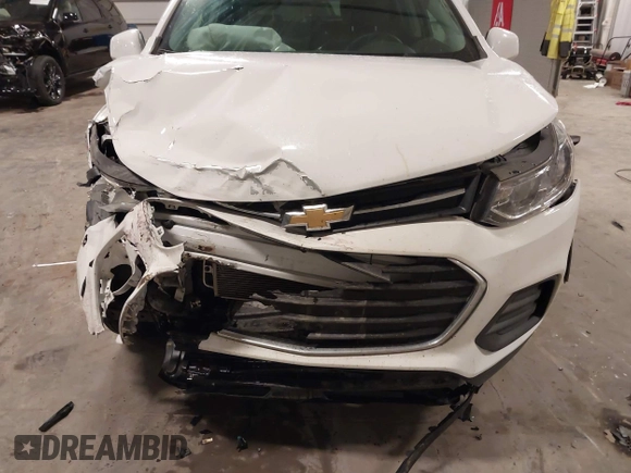 2020 Chevrolet Trax LS z VIN KL7CJKSB0LB318257, wystawiony jako IAAI lot #42080139 z przebiegiem 59 616 mil mil oraz . Historia ofert i sprzedaży dostępna na DreamBid. Obrazek 6.