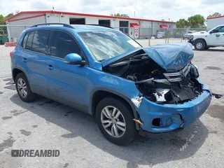 2017 Volkswagen Tiguan S z VIN WVGAV7AX2HK033670, wystawiony jako IAAI lot #42629543 z przebiegiem 78 499 mil mil oraz . Historia ofert i sprzedaży dostępna na DreamBid. Obrazek 1.