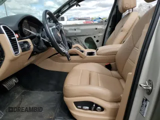 2021 Porsche Cayenne S z VIN WP1AB2AYXMDA28173, wystawiony jako Copart lot #57601645 z przebiegiem 15 901 mil mil oraz Czysty tytuł • Clean title. Historia ofert i sprzedaży dostępna na DreamBid. Obrazek 7.