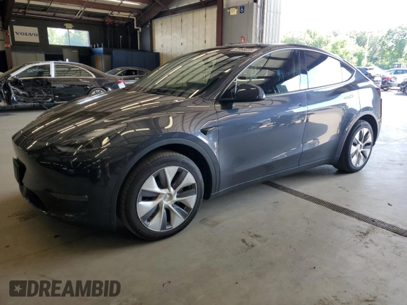 2024 Tesla Model Y Long Range z VIN 7SAYGDEE2RA246928, wystawiony jako Copart lot #60996035 z przebiegiem 19 266 mil mil oraz Szkoda całkowita • Salvage title. Historia ofert i sprzedaży dostępna na DreamBid. Obrazek 1.