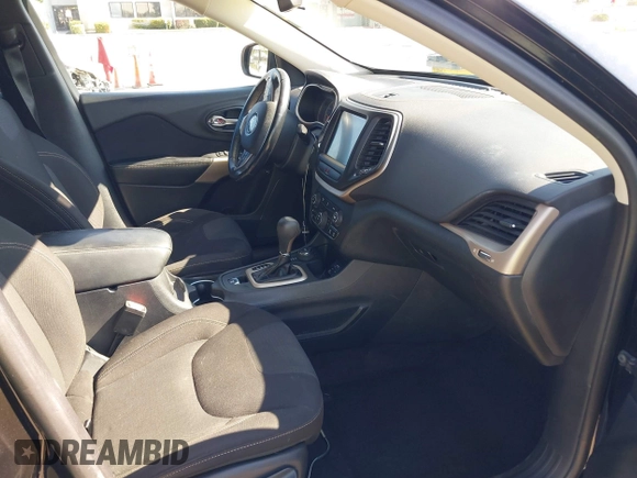 2017 Jeep Cherokee Latitude with VIN 1C4PJMCB3HW605381, listed as a IAAI auction lot 42217633 with 115,055 mi miles and . Bid and sale history available at DreamBid. Image 5.