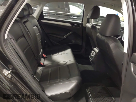2019 Volkswagen Passat Wolfsburg Edition z VIN 1VWLA7A36KC004077, wystawiony jako IAAI lot #42164379 z przebiegiem 50 498 mil mil oraz . Historia ofert i sprzedaży dostępna na DreamBid. Obrazek 8.