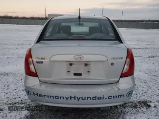 2007 Hyundai Accent GL z VIN KMHCN45CX7U127037, wystawiony jako Copart lot #86041984 z przebiegiem 212 828 mil mil oraz Szkoda całkowita • Salvage title. Historia ofert i sprzedaży dostępna na DreamBid. Obrazek 6.