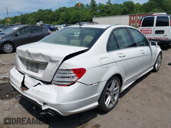 2013 Mercedes-Benz C 300 Sport с VIN WDDGF8AB1DA793939, выставлен на аукционе IAAI как лот 42537158 с пробегом 211 600 миль миль и . История ставок и продаж доступна на DreamBid. Изображение 4.