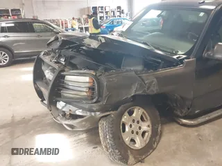 2004 Chevrolet Avalanche Z71 with VIN 3GNEK12T04G158487, listed as a IAAI auction lot 41794201 with 197,344 mi miles. Bid and sale history available at carsss.com. Image 6.