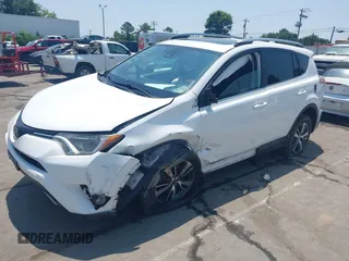 2018 Toyota RAV4 XLE z VIN 2T3WFREV1JW459553, wystawiony jako IAAI lot #42423474 z przebiegiem 129 523 mil mil oraz . Historia ofert i sprzedaży dostępna na DreamBid. Obrazek 6.