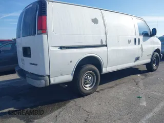 1998 Chevrolet Chevy Van z VIN 1GCGG25R5W1000785, wystawiony jako IAAI lot #41797093 z przebiegiem 156 517 mil mil oraz . Historia ofert i sprzedaży dostępna na DreamBid. Obrazek 4.