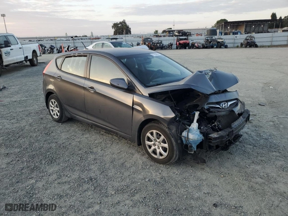 2013 Hyundai Accent GL with VIN KMHCT5AE4DU089853, listed as a Copart auction lot 71765464 with 113,301 mi miles and Salvage Title. Bid and sale history available at carsss.com. Image 4.