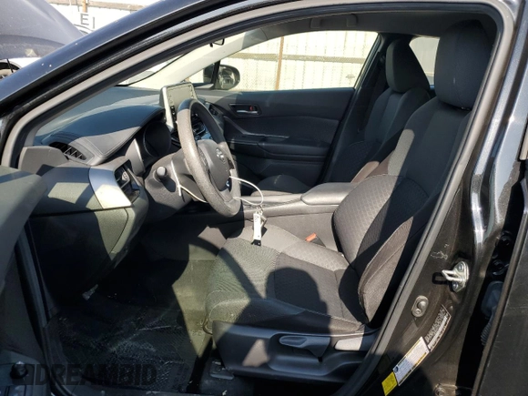 2021 Toyota C-HR LE z VIN JTNKHMBX0M1096503, wystawiony jako Copart lot #55501725 z przebiegiem 29 774 mil mil oraz Szkoda całkowita • Salvage title. Historia ofert i sprzedaży dostępna na DreamBid. Obrazek 7.
