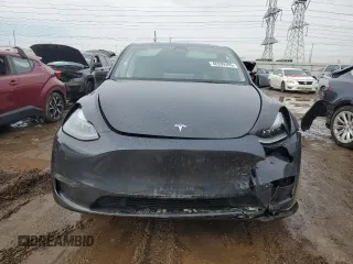 2024 Tesla Model Y Long Range with VIN 7SAYGAEE7RF043096, listed as a Copart auction lot 46939395 with 12,521 mi miles and Salvage Title. Bid and sale history available at DreamBid. Image 5.