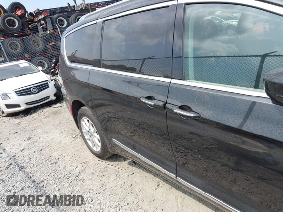 2020 Chrysler Pacifica Touring L with VIN 2C4RC1BG4LR103608, listed as a IAAI auction lot 42280924 with 79,502 mi miles and . Bid and sale history available at DreamBid. Image 13.