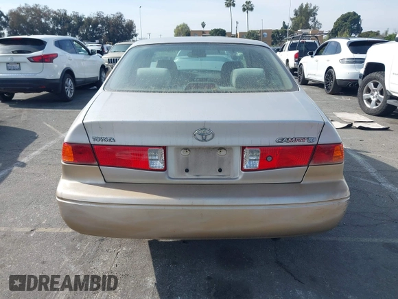 2001 Toyota Camry CE z VIN 4T1BG22K51U083381, wystawiony jako IAAI lot #41482936 z przebiegiem 84 219 mil mil oraz . Historia ofert i sprzedaży dostępna na DreamBid. Obrazek 16.