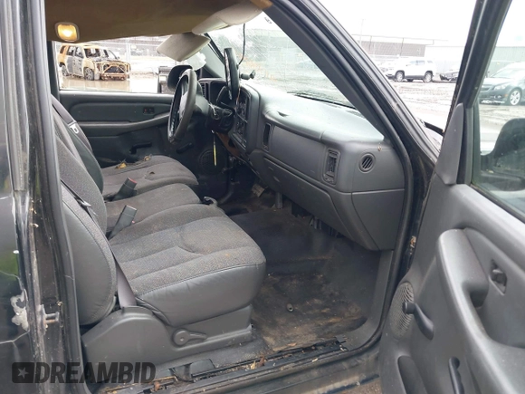 2004 Chevrolet Silverado 1500 Work Truck with VIN 1GCEC14X24Z329861, listed as a IAAI auction lot 41731894 with 137,109 mi miles. Bid and sale history available at carsss.com. Image 5.