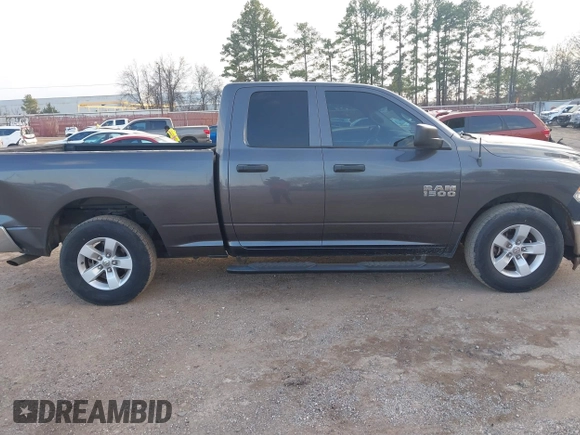 2018 Ram 1500 Tradesman z VIN 1C6RR6FG8JS284091, wystawiony jako IAAI lot #41439973 z przebiegiem 62 429 mil mil oraz . Historia ofert i sprzedaży dostępna na DreamBid. Obrazek 13.