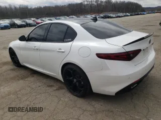 2017 Alfa Romeo Giulia Ti z VIN ZARFAECN1H7549601, wystawiony jako Copart lot #50338745 z przebiegiem 29 940 mil mil oraz Szkody całkowita. Historia ofert i sprzedaży dostępna na DreamBid. Obrazek 2.