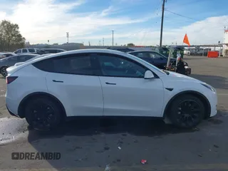 2021 Tesla Model Y Long Range with VIN 5YJYGDEE3MF098586, listed as a IAAI auction lot 40939802 with Not Provided miles and . Bid and sale history available at DreamBid. Image 12.