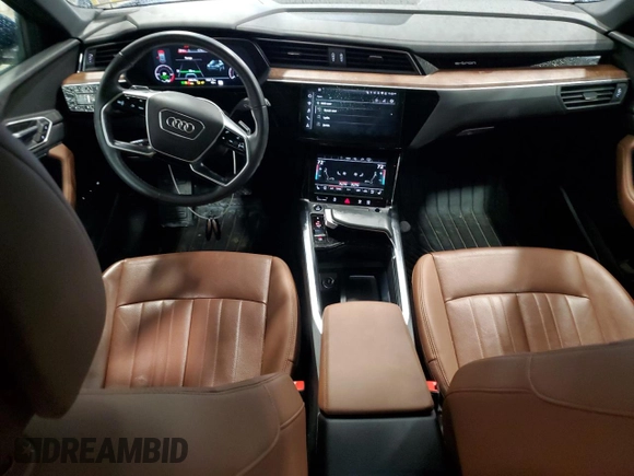 2022 Audi e-tron Premium Plus с VIN WA1LAAGE4NB006634, выставлен на аукционе Copart как лот 84389824 с пробегом 48 516 миль миль и Списание • Salvage title. История ставок и продаж доступна на DreamBid. Изображение 8.