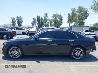 2017 Mercedes-Benz E 300 Luxury z VIN WDDZF4JB6HA116506, wystawiony jako IAAI lot #42316399 z przebiegiem 61 135 mil mil oraz . Historia ofert i sprzedaży dostępna na DreamBid. Obrazek 15.