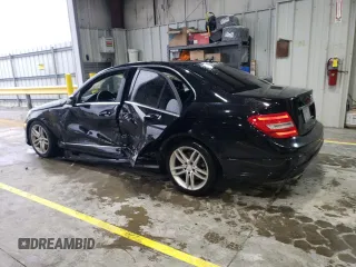 2013 Mercedes-Benz C 300 Sport z VIN WDDGF8AB0DR288122, wystawiony jako Copart lot #55216405 z przebiegiem 158 303 mil mil oraz Szkoda całkowita • Salvage title. Historia ofert i sprzedaży dostępna na DreamBid. Obrazek 2.