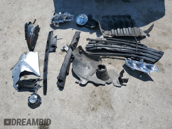 2024 Toyota Sienna XLE z VIN 5TDYRKEC5RS212975, wystawiony jako Copart lot #50904095 z przebiegiem Nie podano mil oraz Szkoda całkowita • Salvage title. Historia ofert i sprzedaży dostępna na DreamBid. Obrazek 13.