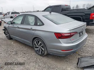 2020 Volkswagen Jetta GLI S z VIN 3VW6T7BU9LM011281, wystawiony jako IAAI lot #41576884 z przebiegiem 66 252 mil mil oraz . Historia ofert i sprzedaży dostępna na DreamBid. Obrazek 3.