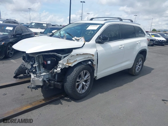 2014 Toyota Highlander XLE with VIN 5TDKKRFH9ES032261, listed as a IAAI auction lot 41429104 with 155,174 mi miles. Bid and sale history available at carsss.com. Image 2.