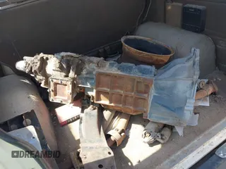1990 Mitsubishi Montero z VIN JA4GJ31S0LJ009870, wystawiony jako IAAI lot #42192378 z przebiegiem 200 028 mil mil oraz . Historia ofert i sprzedaży dostępna na DreamBid. Obrazek 12.