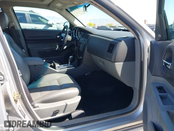 2005 Dodge Magnum z VIN 2D8GZ58235H576127, wystawiony jako IAAI lot #41989680 z przebiegiem 136 488 mil mil oraz . Historia ofert i sprzedaży dostępna na DreamBid. Obrazek 5.