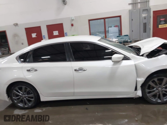 2018 Nissan Altima SV with VIN 1N4AL3AP9JC271718, listed as a IAAI auction lot 41787242 with 73,523 mi miles and . Bid and sale history available at carsss.com. Image 13.