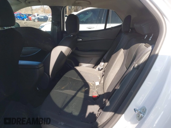 2023 Buick Encore GX Preferred z VIN KL4MMCSL0PB137270, wystawiony jako IAAI lot #41499985 z przebiegiem 26 825 mil mil oraz . Historia ofert i sprzedaży dostępna na DreamBid. Obrazek 8.