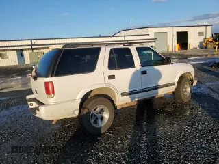 2001 Chevrolet Blazer LT with VIN 1GNCS13W712230189, listed as a Copart auction lot 84481784 with 106,405 mi miles and Salvage title. Bid and sale history available at DreamBid. Image 3.