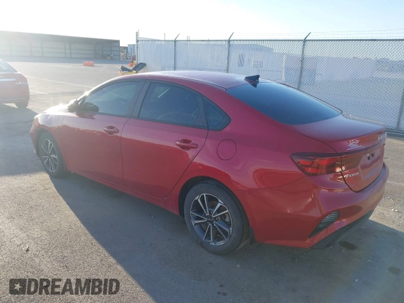 2022 Kia Forte LXS z VIN 3KPF24AD4NE472102, wystawiony jako IAAI lot #41810091 z przebiegiem 45 651 mil mil oraz . Historia ofert i sprzedaży dostępna na DreamBid. Obrazek 3.