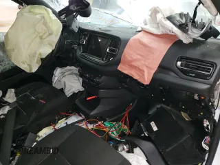 2023 Dodge Durango Pursuit z VIN 1C4SDJFT4PC590782, wystawiony jako Copart lot #69877884 z przebiegiem Nie podano mil oraz Szkoda całkowita • Salvage title. Historia ofert i sprzedaży dostępna na DreamBid. Obrazek 8.