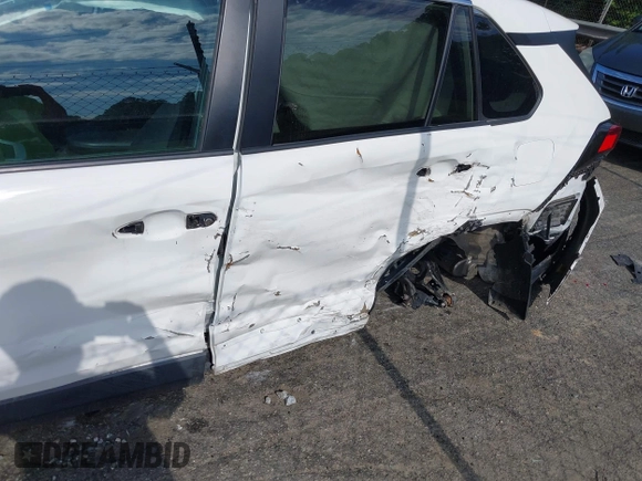 2021 Toyota RAV4 LE z VIN 2T3G1RFV1MW214483, wystawiony jako IAAI lot #42187978 z przebiegiem 75 902 mil mil oraz . Historia ofert i sprzedaży dostępna na DreamBid. Obrazek 6.