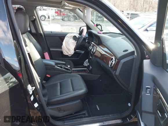 2015 Mercedes-Benz GLK with VIN WDCGG8JB2FG424783, listed as a IAAI auction lot 41752844 with 110,075 mi miles. Bid and sale history available at carsss.com. Image 5.