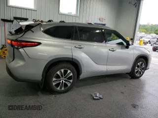 2022 Toyota Highlander XLE with VIN 5TDGZRBH4NS560801, listed as a Copart auction lot 63817915 with 64,557 mi miles and Salvage title. Bid and sale history available at DreamBid. Image 3.