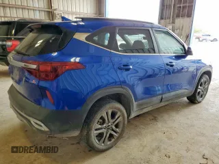 2021 Kia Seltos S z VIN KNDEU2AA7M7227096, wystawiony jako Copart lot #58540325 z przebiegiem 42 322 mil mil oraz Czysty tytuł • Clean title. Historia ofert i sprzedaży dostępna na DreamBid. Obrazek 3.