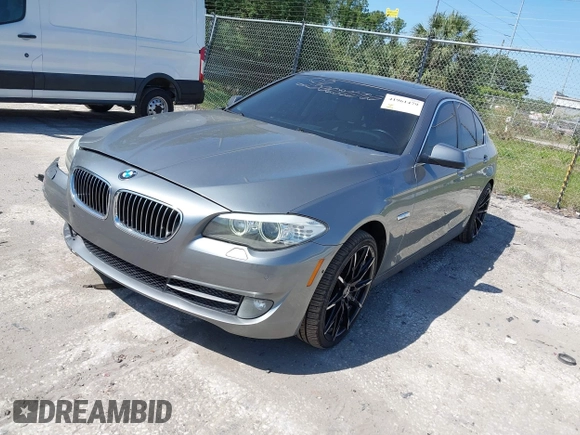 2013 BMW 5 Series 528i xDrive with VIN WBAXH5C59DDW15539, listed as a IAAI auction lot 41961479 with 133,052 mi miles. Bid and sale history available at carsss.com. Image 2.