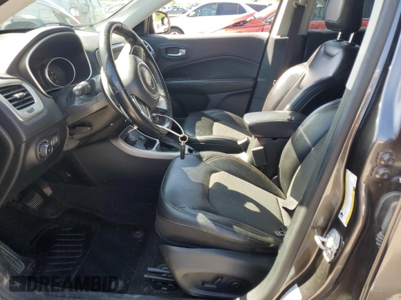 2018 Jeep Compass Latitude z VIN 3C4NJDBB3JT142940, wystawiony jako Copart lot #56306475 z przebiegiem 75 387 mil mil oraz Szkoda całkowita • Salvage title. Historia ofert i sprzedaży dostępna na DreamBid. Obrazek 7.