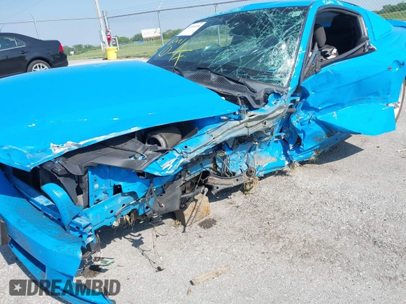 2014 Ford Mustang V6 с VIN 1ZVBP8AM5E5250006, выставлен на аукционе IAAI как лот 42253136 с пробегом Не указан миль и . История ставок и продаж доступна на DreamBid. Изображение 6.