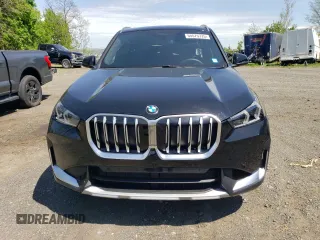 2025 BMW X1 xDrive28i z VIN WBX73EF00S5040226, wystawiony jako Copart lot #55575725 z przebiegiem 397 mil mil oraz Szkody całkowita. Historia ofert i sprzedaży dostępna na DreamBid. Obrazek 5.