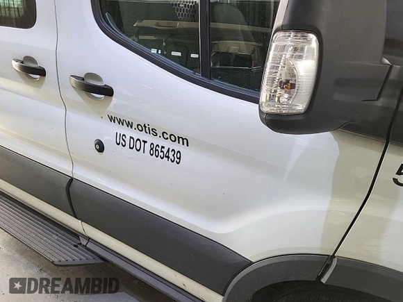 2017 Ford Transit z VIN 1FTYR1YGXHKA63087, wystawiony jako IAAI lot #42085237 z przebiegiem 140 158 mil mil oraz . Historia ofert i sprzedaży dostępna na DreamBid. Obrazek 1.