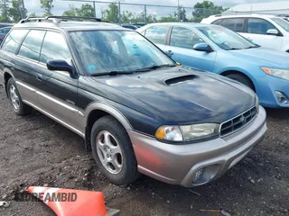 1998 Subaru Legacy Outback z VIN 4S3BG6855W7656119, wystawiony jako IAAI lot #42532575 z przebiegiem 122 897 mil mil oraz . Historia ofert i sprzedaży dostępna na DreamBid. Obrazek 1.