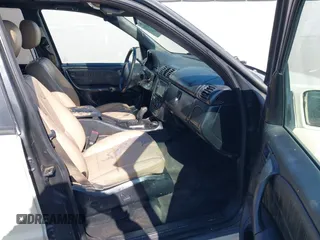 2004 Mercedes-Benz M 350 z VIN 4JGAB57E34A498428, wystawiony jako IAAI lot #42442918 z przebiegiem 180 030 mil mil oraz . Historia ofert i sprzedaży dostępna na DreamBid. Obrazek 5.