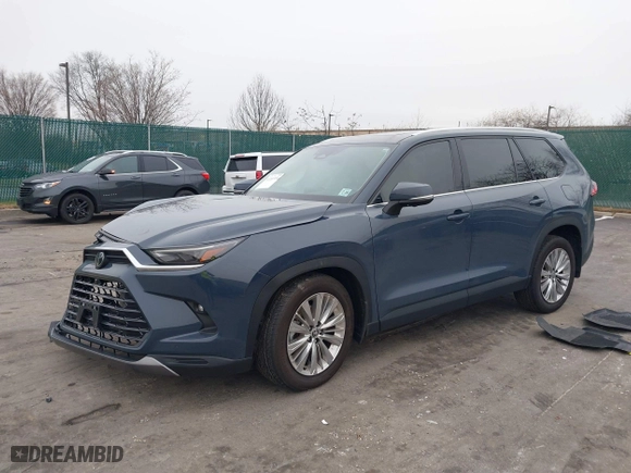 2024 Toyota Grand Highlander XLE with VIN 5TDAAAB50RS035616, listed as a IAAI auction lot 41166954 with 21,231 mi miles. Bid and sale history available at carsss.com. Image 17.