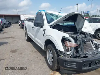 2024 Ford F-150 XL z VIN 1FTMF1KP0RKD49211, wystawiony jako IAAI lot #42163697 z przebiegiem Nie podano mil oraz . Historia ofert i sprzedaży dostępna na DreamBid. Obrazek 1.